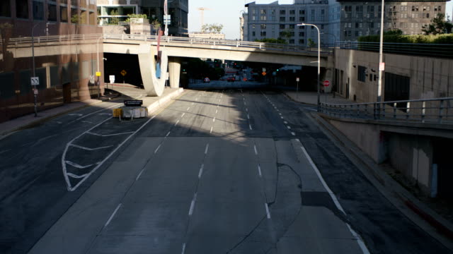 Verkehr-Straße-in-der-Innenstadt-von-Los-Angeles.-4K