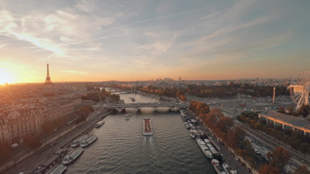 Paris-la-Torre-Eiffel-antena-puesta-del-sol