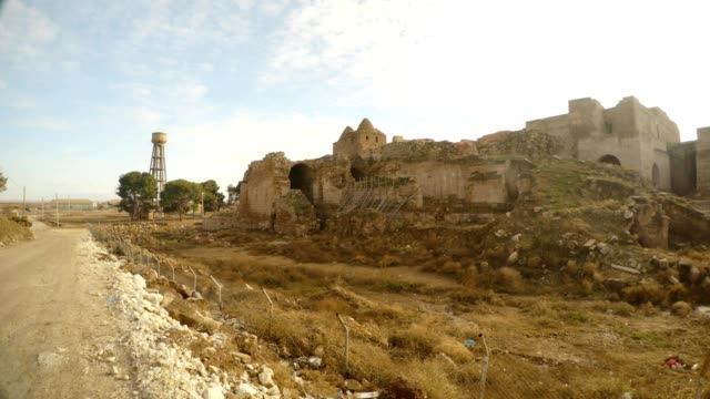 un-castillo-medieval-en-ruinas-en-el-sureste-de-Turquía