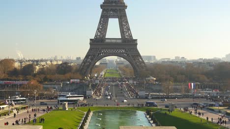 Frankreich-Paris-Sonnentag-Place-du-Trocadéro-Eiffel-Turm-voll-Panorama-4k