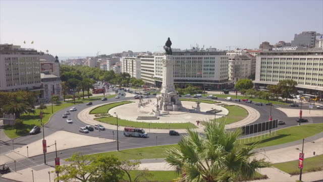 Marqués-de-la-ciudad-de-Lisboa-Portugal-día-soleado-de-pombal-square-panorama-de-tráfico-aéreo-4k