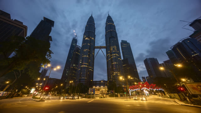 Night-to-day-tme-lapse-at-Kuala-Lumpur