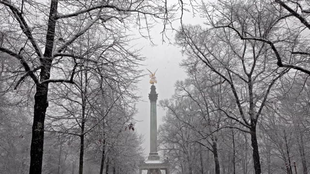 The-Angel-of-Peace-on-the-top-of-Friedensengel-monument-in-Munich,-Germany-during-the-snow-srorm