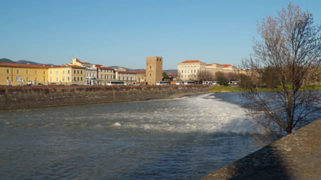 Fluss-Arno-Wasserfall-Italien-Florenz