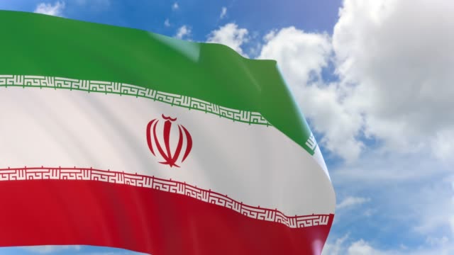 Render-3D-de-bandera-de-Irán-ondeando-sobre-fondo-de-cielo-azul-con-canal-alfa