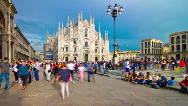 Italy-milan-city-famous-crowded-duomo-cathedral-square-rotating-panorama-4k-timelapse