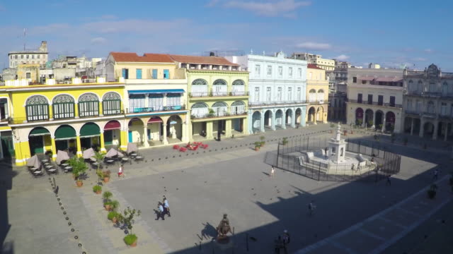Zeitraffer-Video-der-Plaza-Vieja-in-Havanna-Kuba