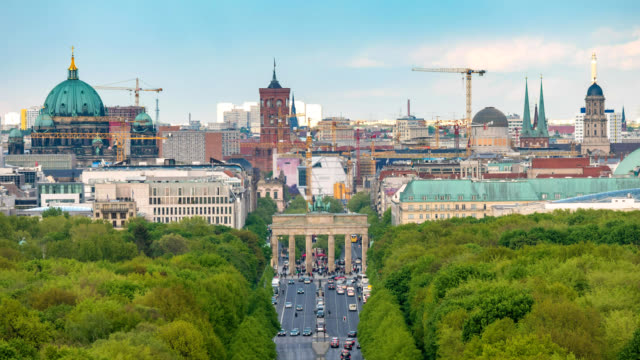 Berlin-Germany-time-lapse-4K,-city-skyline-timelapse-at-Brandenburg-Gate-and-Tier-Garden