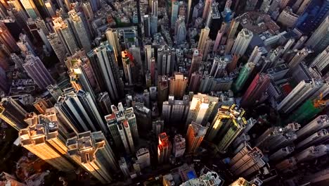 Vista-aérea-del-centro-de-Hong-Kong.-Distrito-financiero-y-negocios-centros-de-ciudad-inteligente-de-Asia.-Vista-superior-de-los-rascacielos-y-altos-edificios.