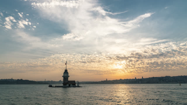 4k:-Time-lapse-of-Maiden's-Tower,-Istanbul