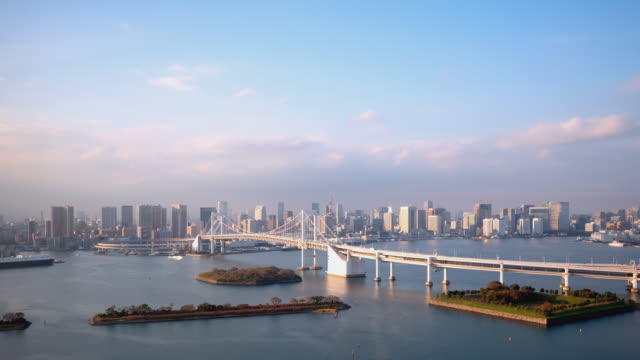 TimeLapse---Tokyo-Bay-and-the-view-of-the-city-of-Tokyo-Zoom-in