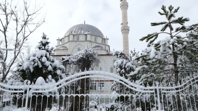 winter-snow-and-views-of-mosques-in-Turkey,