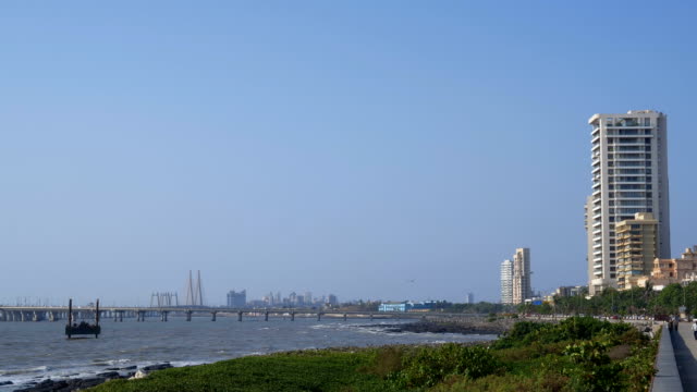 Panorama-von-Mumbai-Worli-Seeverbindungsbrücke-und-Skyline-mit-Hochhaus.