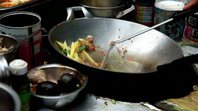 Comida-tailandesa-en-la-cocina-a-la-vista