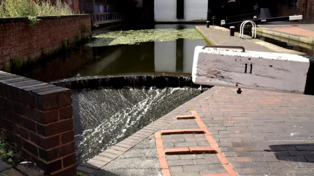 Esclusa-del-canal-detalle,-Birmingham-y-Fazeley-canal.
