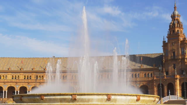 Tageslicht-Sevilla-Plaza-de-Espana-großen-Brunnen-4-k-Spanien