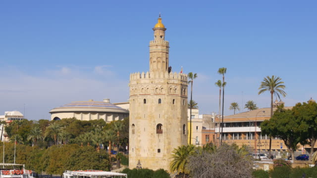 Sevilla-la-luz-solar-Torre-del-oro-4-k,-España-Vista-a-la-bahía