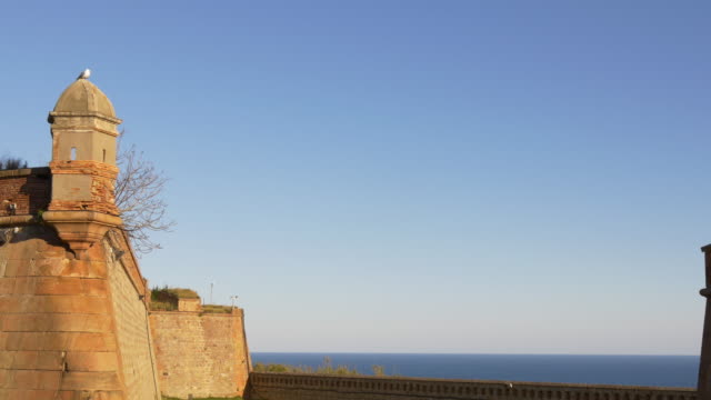 barcelona-montjuic-park-castillo-vista-al-Mar-Mediterráneo,-4-k,-España
