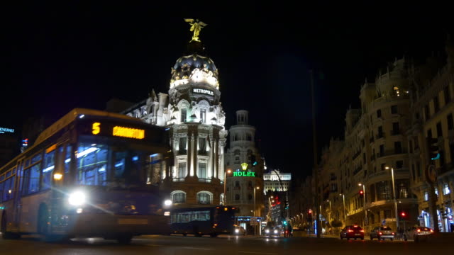 España-luz-de-noche-madrid-edificio-metrópolis-tráfico-vista-a-la-calle-4-K
