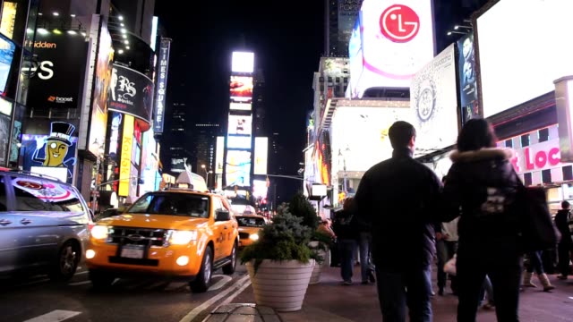 Times-Square-in-New-York-City-Menschen-zu