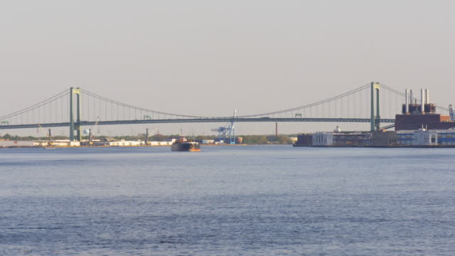 Estados-Unidos-verano-puesta-de-sol-Filadelfia-río-buque-de-carga-puente-de-panorama-4-K