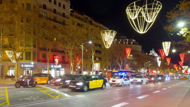Barcelona-bei-Nacht-der-wichtigsten-Straße-4-k-Zeitraffer-Spanien