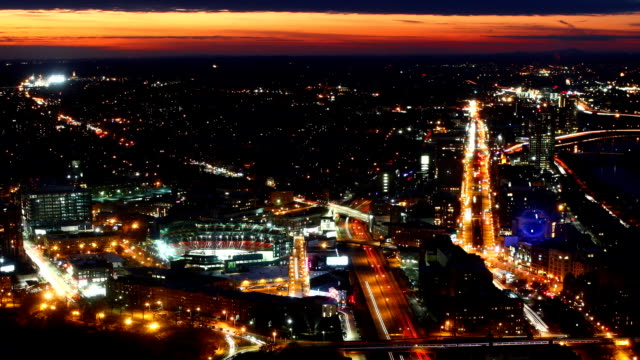 Vista-aérea-panorámica-timelapse-de-Boston,-del-centro-de-la-ciudad-por-la-noche
