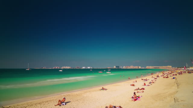 Palma-de-Dubai-marina-día-soleado-playa-ve-4-k-tiempo-lapso-Emiratos-Árabes-Unidos