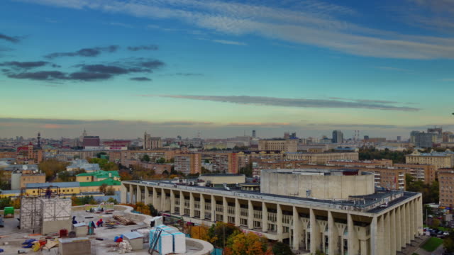 Russland-Moskau-Stadt-Sonnenuntergang-Top-Panorama-Dachkonstruktion-4k-Zeitraffer