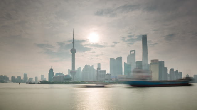 China-Shangai-panorama-de-paisaje-puesta-de-sol-famoso-río-Bahía-tráfico-4k-lapso-de-tiempo