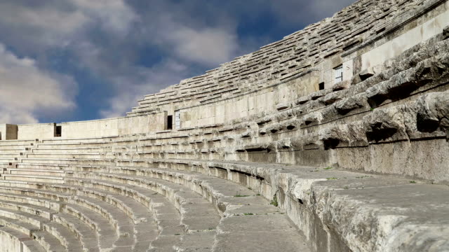 Teatro-romano-de-Amman,-Jordania--teatro-fue-construido-en-el-reinado-de-Antonio-Pío-(138-161-CE),-el-grande-y-abruptamente-rastrillado-estructura-podría-asiento-aproximadamente-6000-personas
