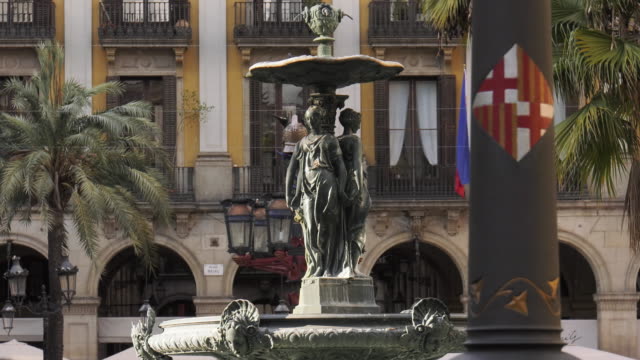 Fountain-In-Placa-Reial-Royal-Square-In-Barcelona