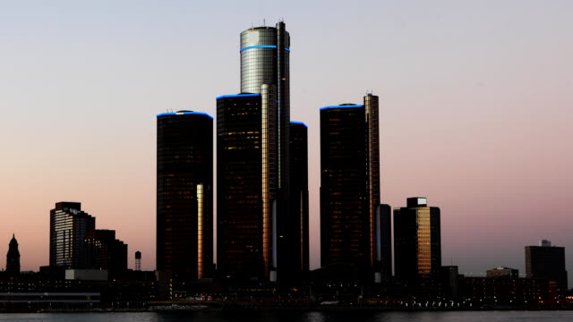 Tag-zur-Nacht-Zeitraffer-auf-die-Skyline-von-Detroit