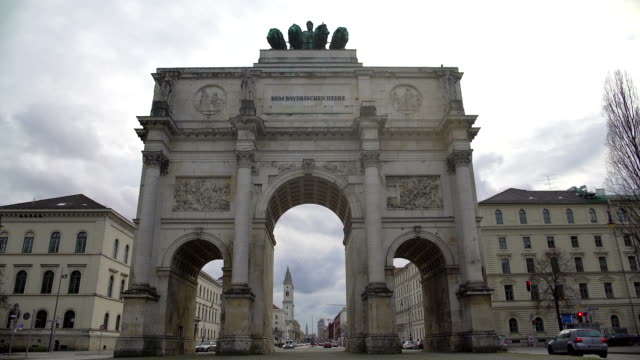 Centro-de-la-puerta-de-la-victoria-en-la-ciudad-de-Munich,-arco-de-triunfo,-vista-turístico