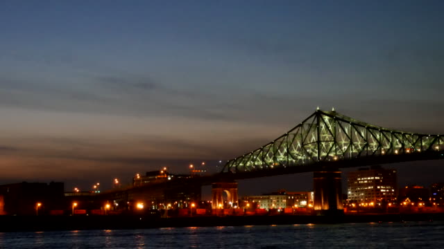 Vista-del-puente-de-Jacques-Cartier-al-atardecer,-Montreal,-Canadá
