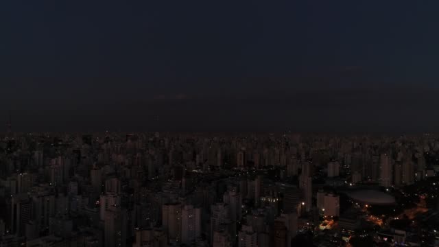 Cielo-de-atardecer-en-la-ciudad-de-Sao-Paulo,-Brasil