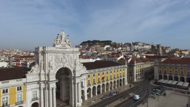 Fliegen-im-Praça-Do-Comercio,-Lisboa,-Portugal