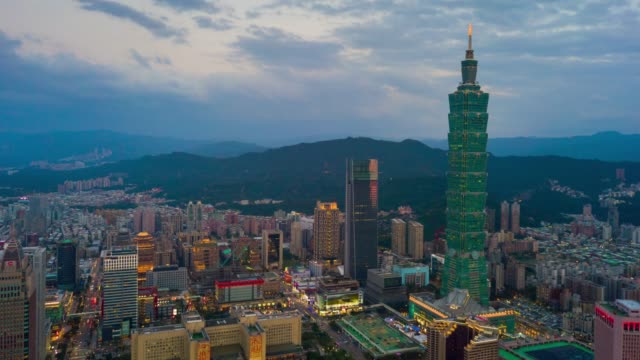 noche-de-cielo-taipei-ciudad-famosa-Torre-panorama-aéreo-4k-timelapse-Taiwán