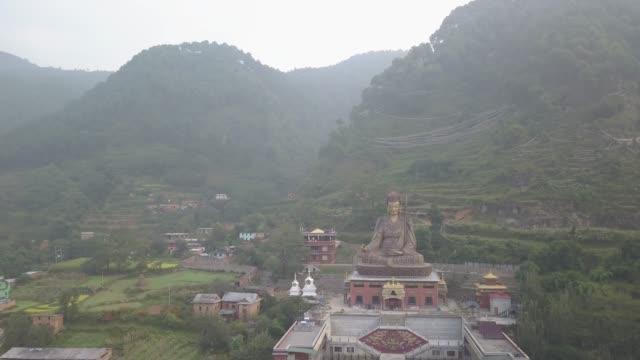 Ansicht-der-Statue-Tempel-von-Guru-Padmasambhava,-Kathmandu-Tal,-Nepal---16.-Oktober-2017