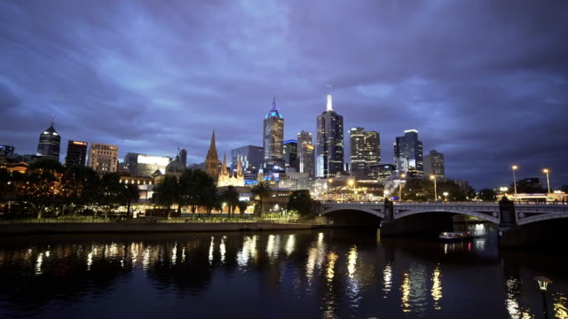 night-wide-angle-view-of-yarra-river-and-city-of-melbourne