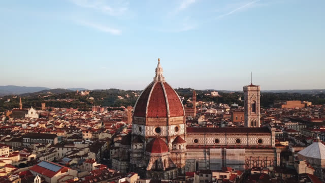 Florencia,-Toscana,-Italia.-Vista-aérea-de-la-ciudad-y-la-Catedral-de-Santa-María-del-Fiore