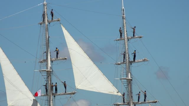 Sailors-standing-on-the-masts-of-an-old-gable-on-departure-from-the-port-of-Bordeaux