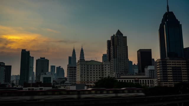 4-K.-Timelapse-Kuala-Lumpur-Skyline-der-Stadt-bei-Sonnenuntergang