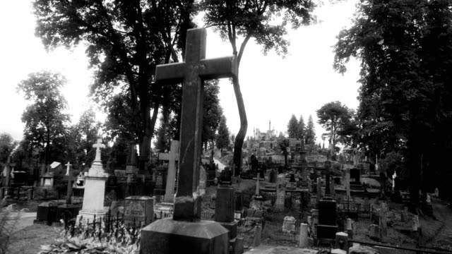 Cementerio-de-clásicos-con-la-iglesia-y-de-la-Cruz