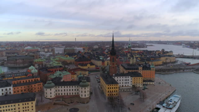 Aerial-view-of-Stockholm-Riddarholmen-island-and-Old-Town-buildings.-Drone-shot-flying-backwards,-city-center-of-The-Capital-in-Sweden