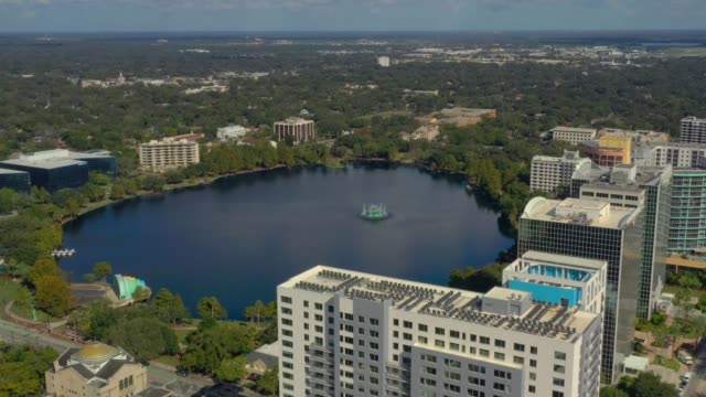 Video-aéreo-del-lago-Eola-Orlando