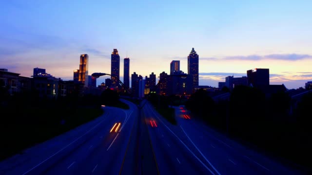 Verkehr-in-Atlanta,-Georgia,-USA