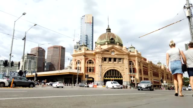 Timelapse-of-Flinders-Street-Station-during-the-day