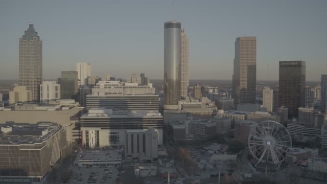 Downtown-Atlanta-Georgia-Aerial-Video-Winter-2019,-4K-Schuss-in-D-LOG