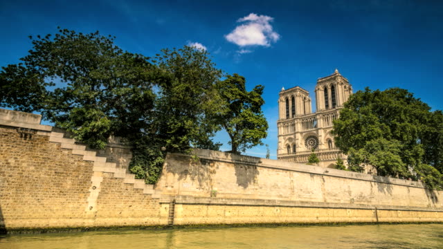 Notre-Dame-y-río-Sena-time-lapse
